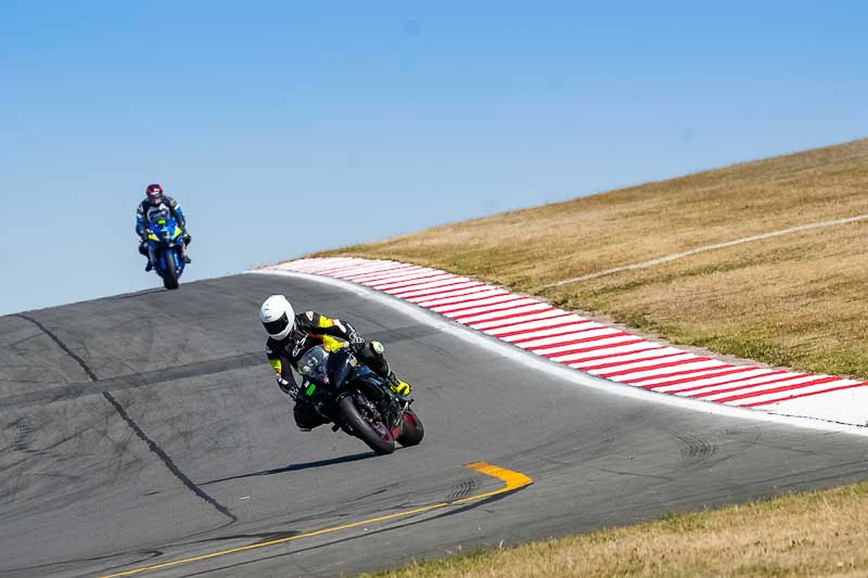 donington no limits trackday;donington park photographs;donington trackday photographs;no limits trackdays;peter wileman photography;trackday digital images;trackday photos